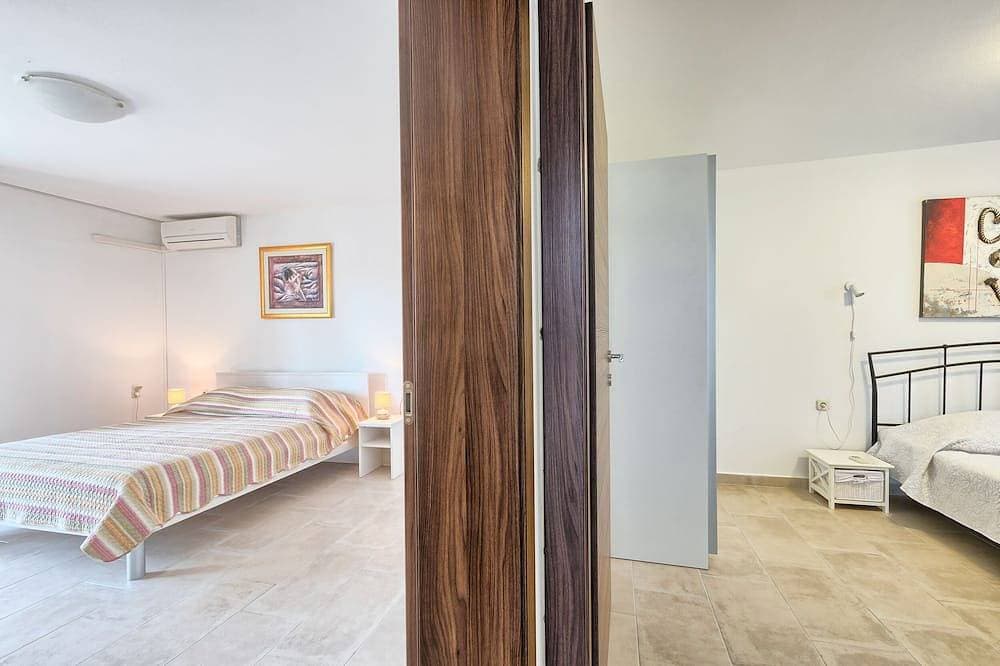 Foto 4 von 24: Villa Andi Terrace, Wi-fi, Geschirrspüler, Waschmaschine, Parking , 3 Min Strand