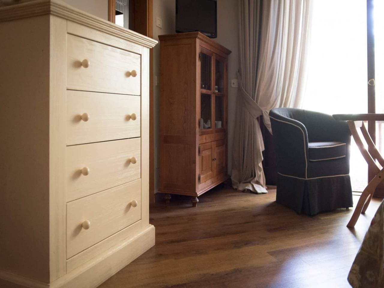 Foto 4 von 20: Modernes Studio mit Gemeinschaftspool