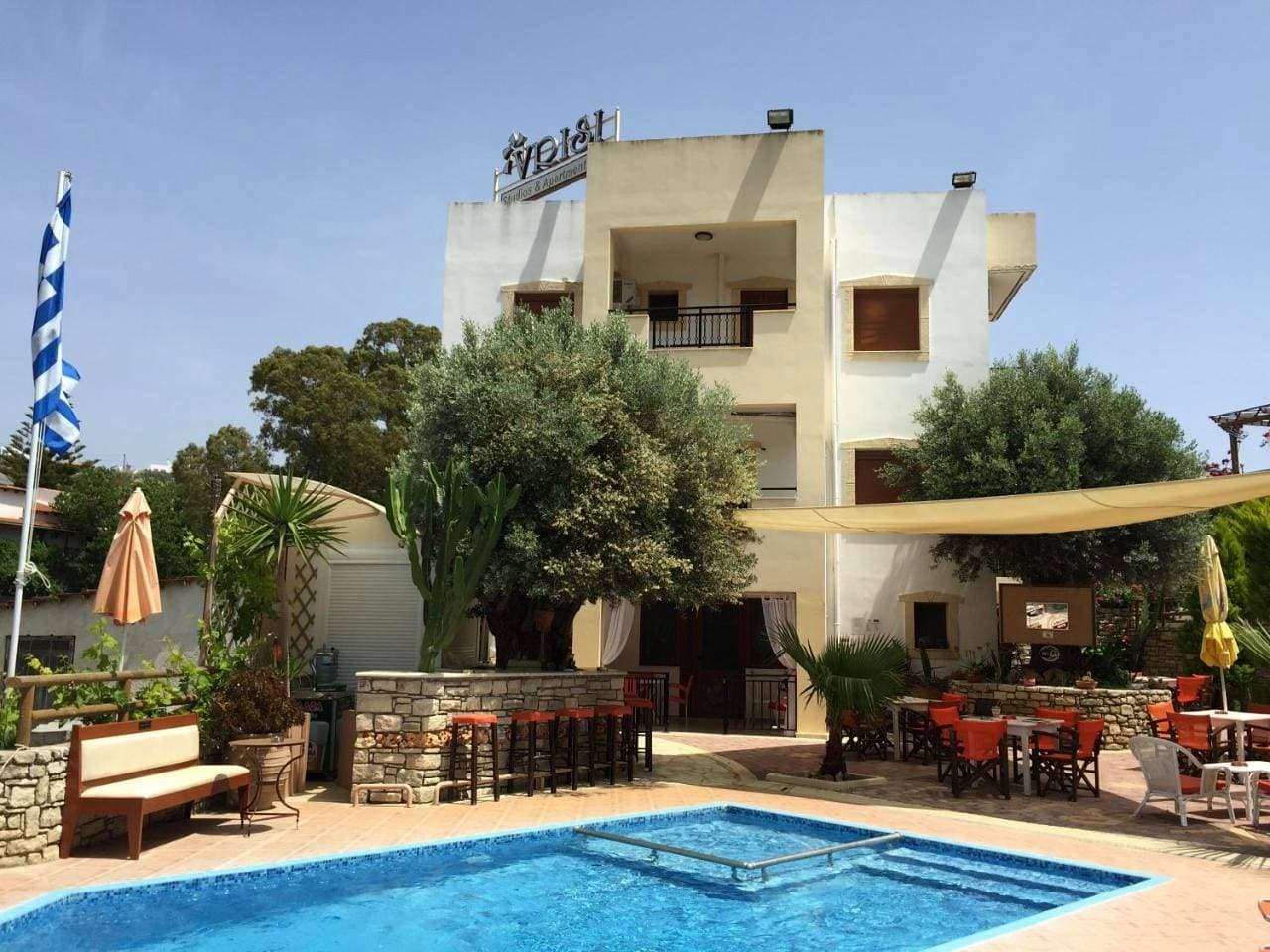 Vrisi Apartments & Villa 1