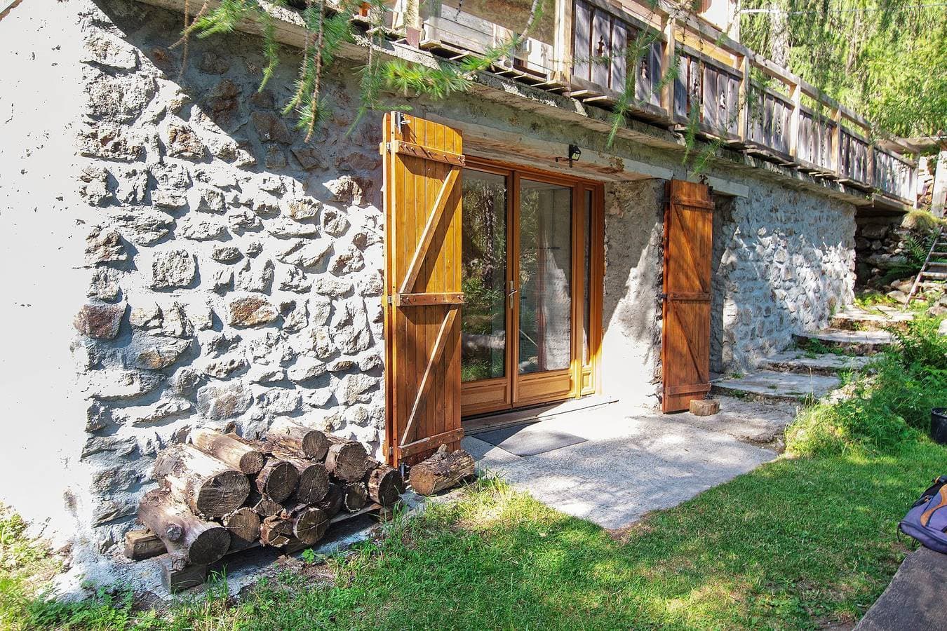 Foto 2 von 39: Ferienwohnung "Gite L'Esquirol" mit Bergblick, Gemeinschaftsgarten und WLAN