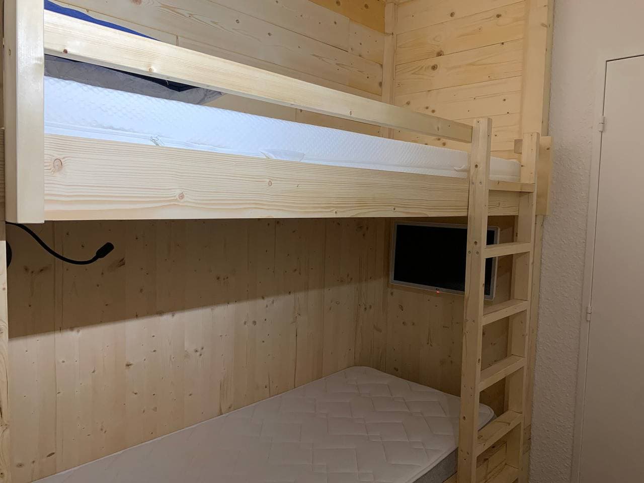 Foto 5 von 13: Charmantes renoviertes Studio mit Balkon und WIFI, nahe den Pisten