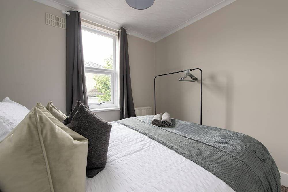 Foto 6 von 27: Modern 3-Bed | Sleeps 8 | Fast WiFi | Parking | Pool Table
