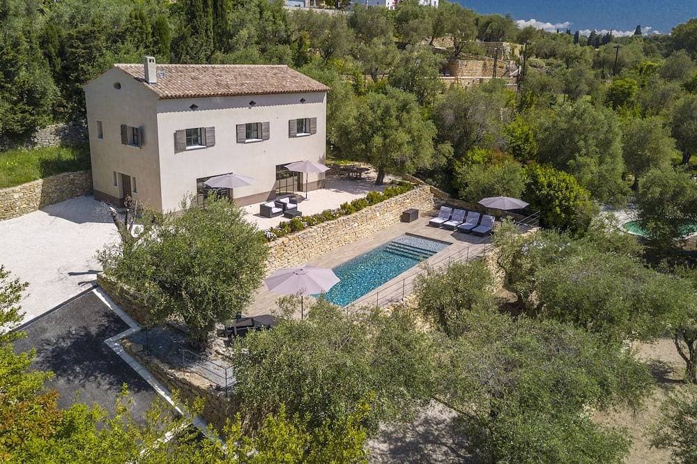 Zeitgenössisches Bastid in der Nähe von Golf und 15 Minuten von Cannes 1