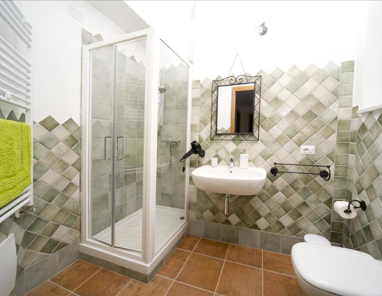 Foto 10 von 23: Double or Twin Room with Shared Bathroom