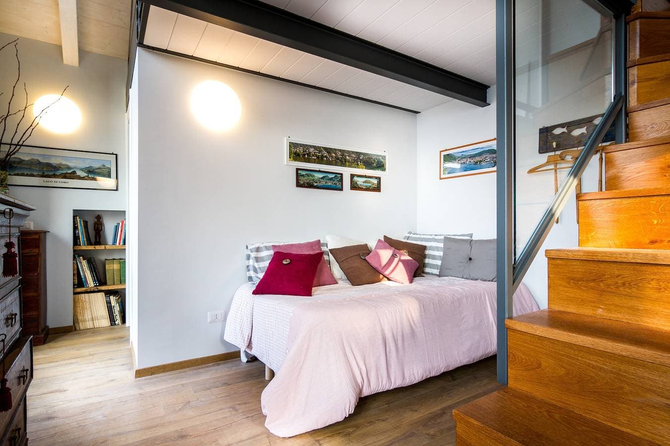 Foto 11 von 42: Ferienwohnung 'Loft e Veranda sul Lago di Como' mit Seeblick, WLAN und Klimaanlage