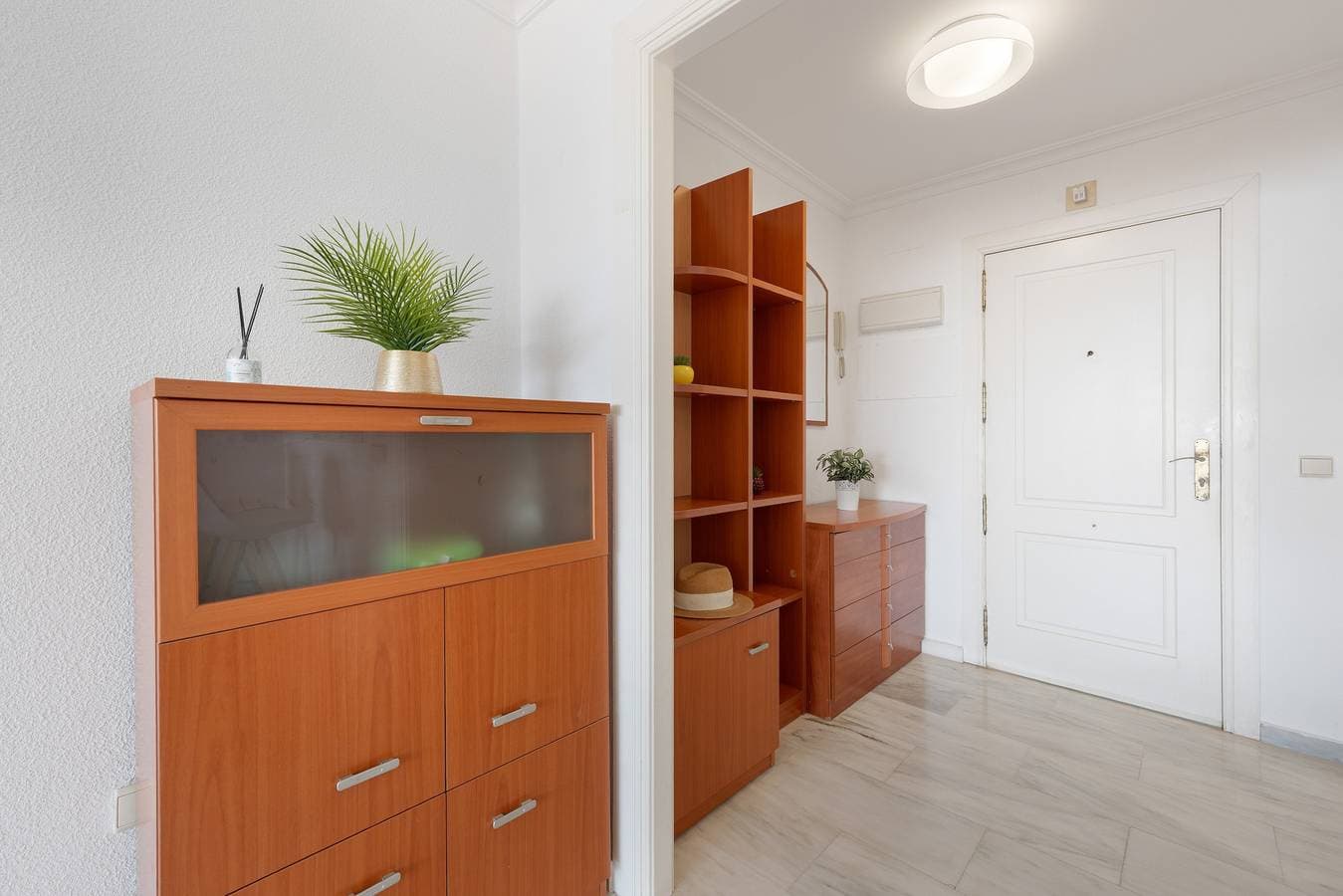 Foto 13 von 28: Apartment 'Oasis Torrequebrada' mit Ausblick, Pools, privatem Parkplatz und WLAN