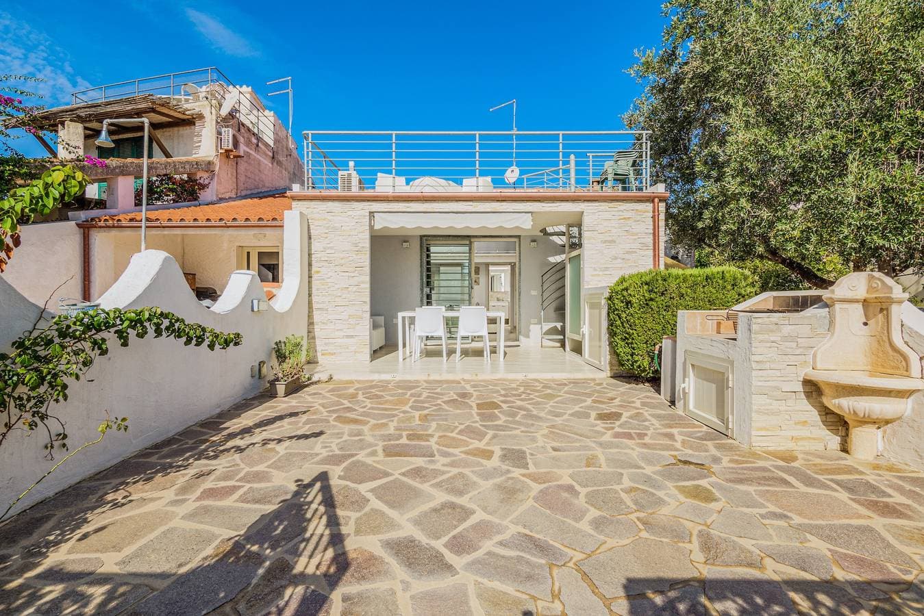 Foto 3 von 25: Ferienhaus 'Viletta a Mare' nahe am Strand mit Garten, 2 Terrassen und WLAN