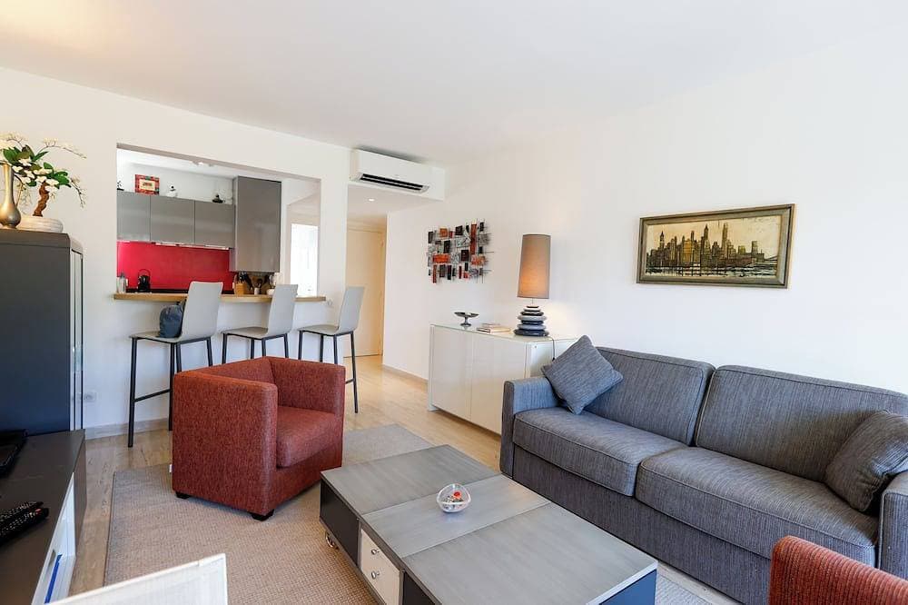 Foto 9 von 16: Antibes: Hervorragendes klimatisiertes T2, 200 m von den Stränden entfernt. Zimmer mit Terrasse, geschlossener Park