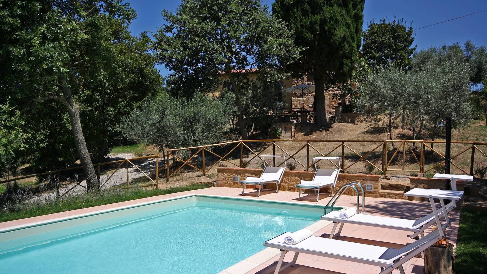 Foto 3 von 41: Villa für 4 Personen mit Garten