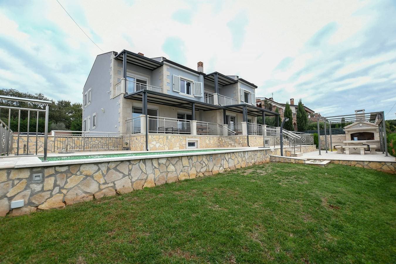 Foto 4 von 20: Apartment Sunce II mit Gemeinschaftspool und Balkon