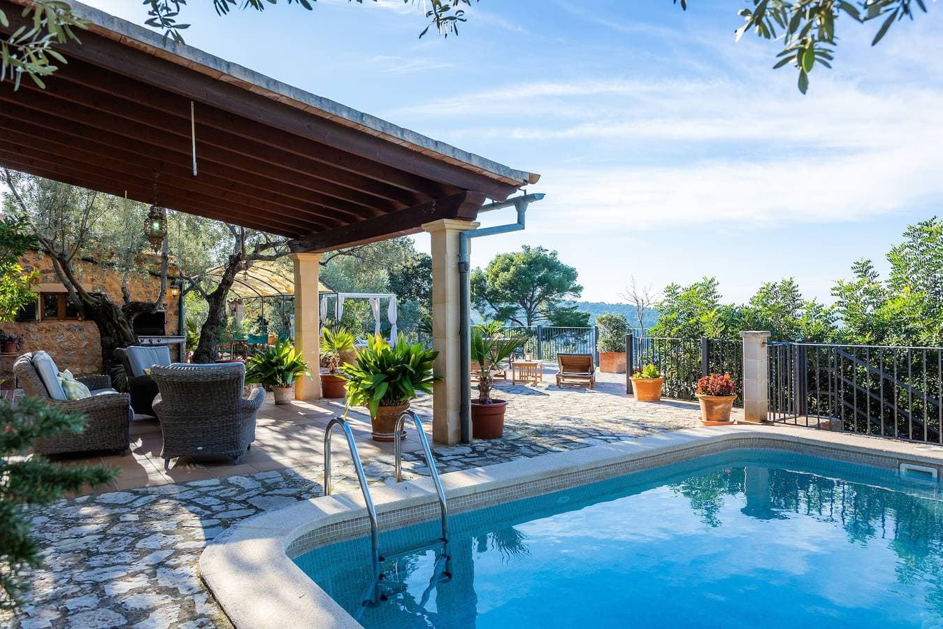 Foto 3 von 33: Traumhafte Finca Rural Es Pujol mit Meerblick, Pool, Terrasse, Klimaanlage und WLAN