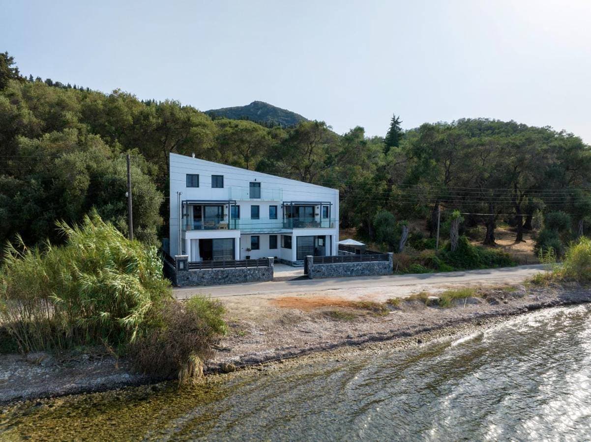 Foto 2 von 43: Villa - Beach Front