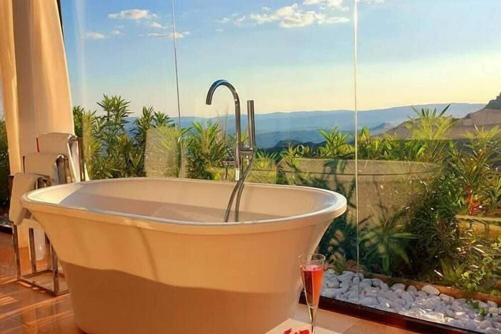 Foto 9 von 25: Stunning Glass Suite with private plunge pool