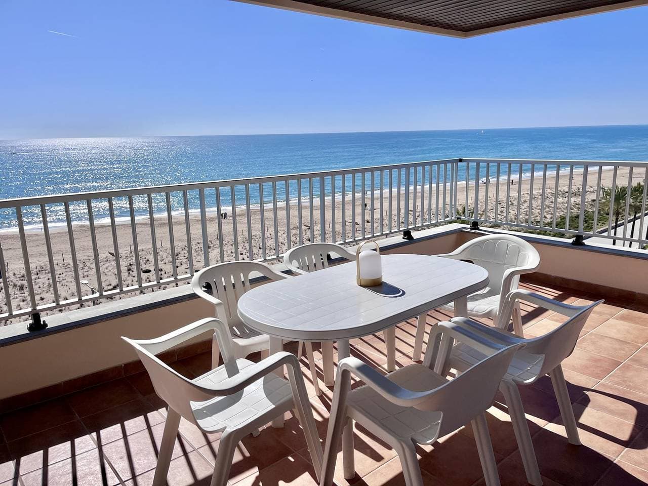 Großzügige Ferienwohnung direkt am Meer mit traumhaftem Ausblick 1