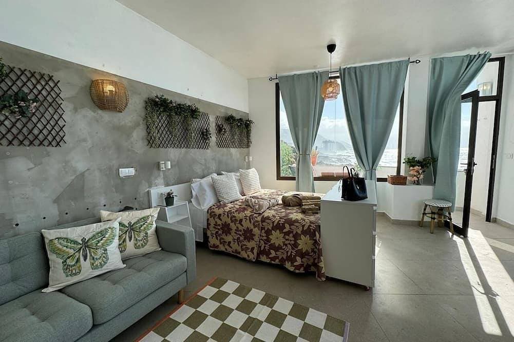 2 Manolo Pris Studio Private Terrace 1
