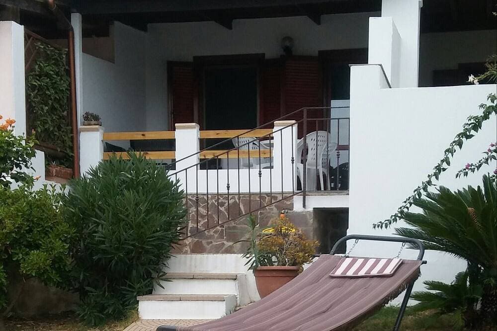 Pula The cottage with a sea view 1