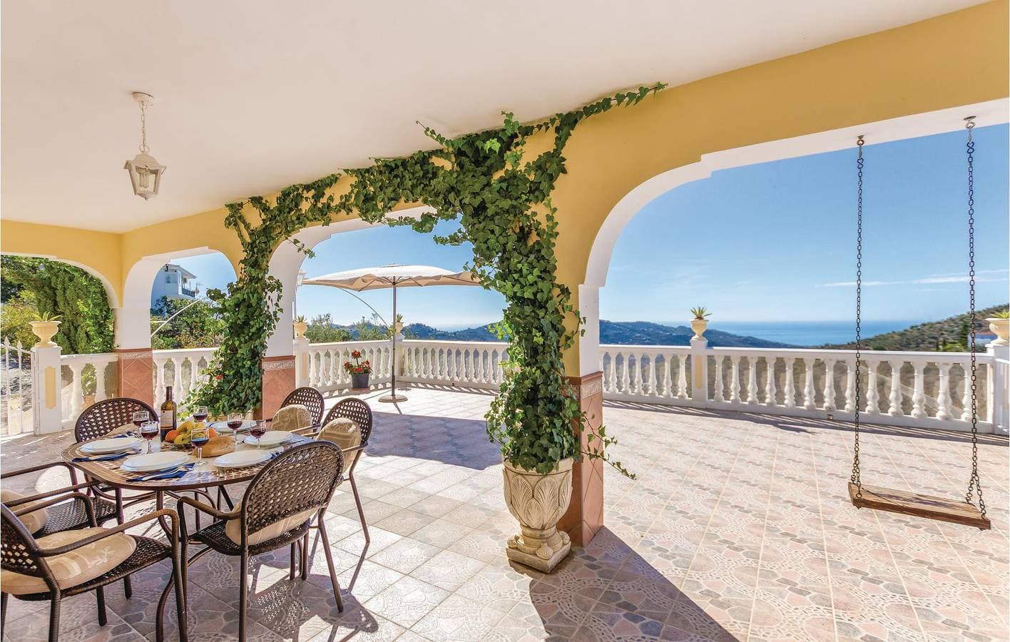 Foto 11 von 34: Rückzugsort am Meer mit Pool und Terrasse