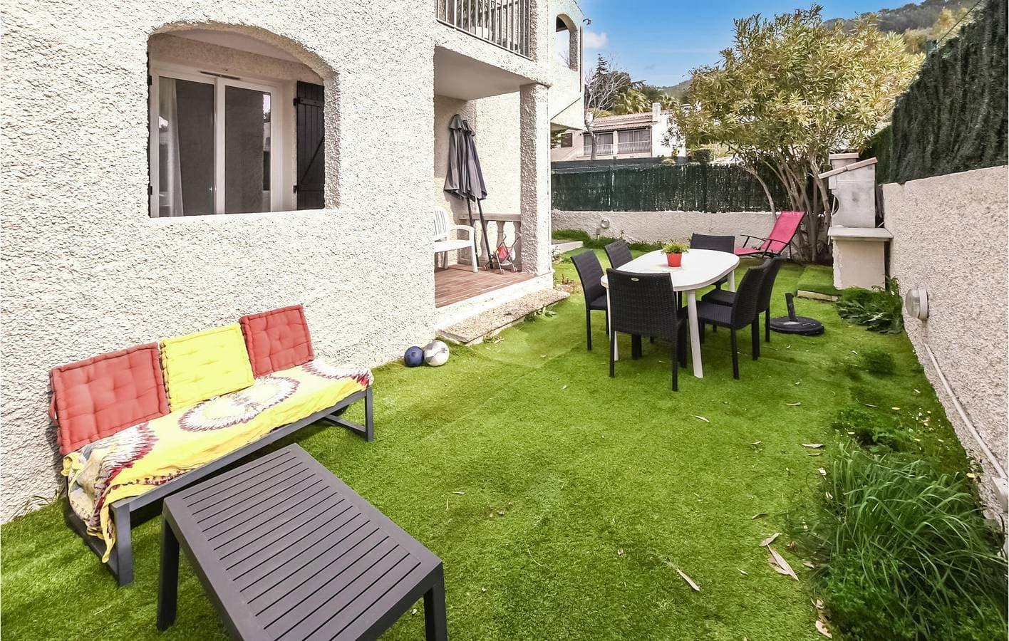 Abgeschiedene Wohnung mit Terrasse in Les Lecques - Parkplatz, Gefrierschrank, Internet 1