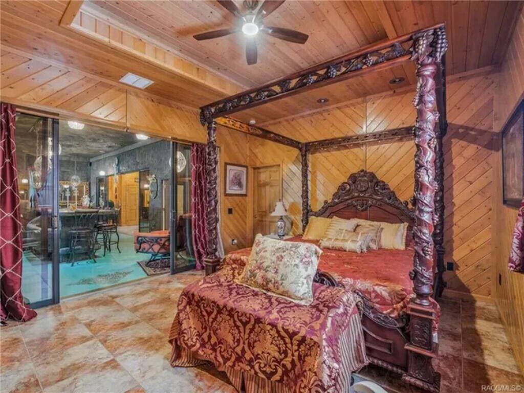 Foto 7 von 19: Entire 4 Suite Botique Hotel like home w/ Indoor Pool & Waterfalls