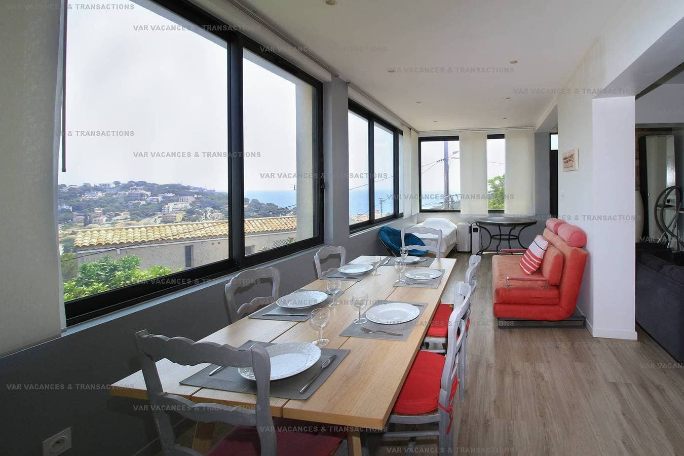 Foto 2 von 20: Meerblick, zeitgenössisch, alles zu Fuß, Hafen und Strände...Garten, Terrasse, 2 Badezimmer