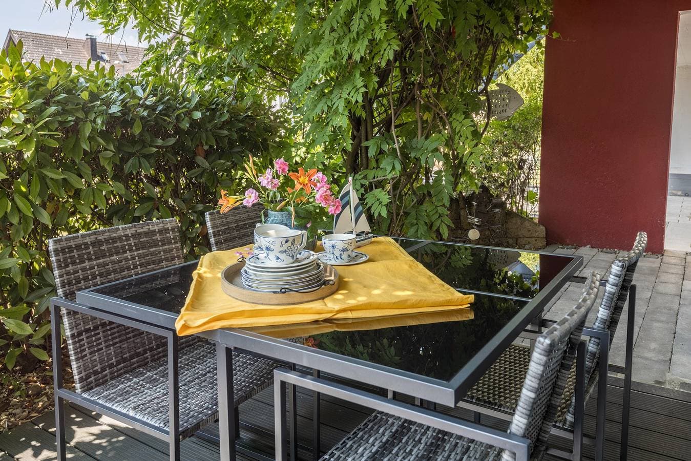 Foto 2 von 25: Ferienwohnung 'Haus Auryn' mit Privatterrasse, Gemeinschaftsgarten und WLAN