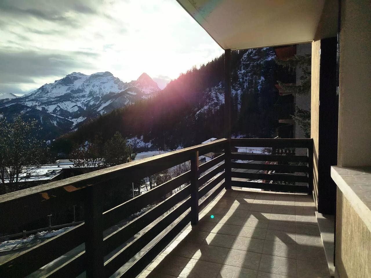 Foto 11 von 13: Studio von 34m2, 4 Personen belichtet Ost, Balkon mit schöner Aussicht auf das Tal