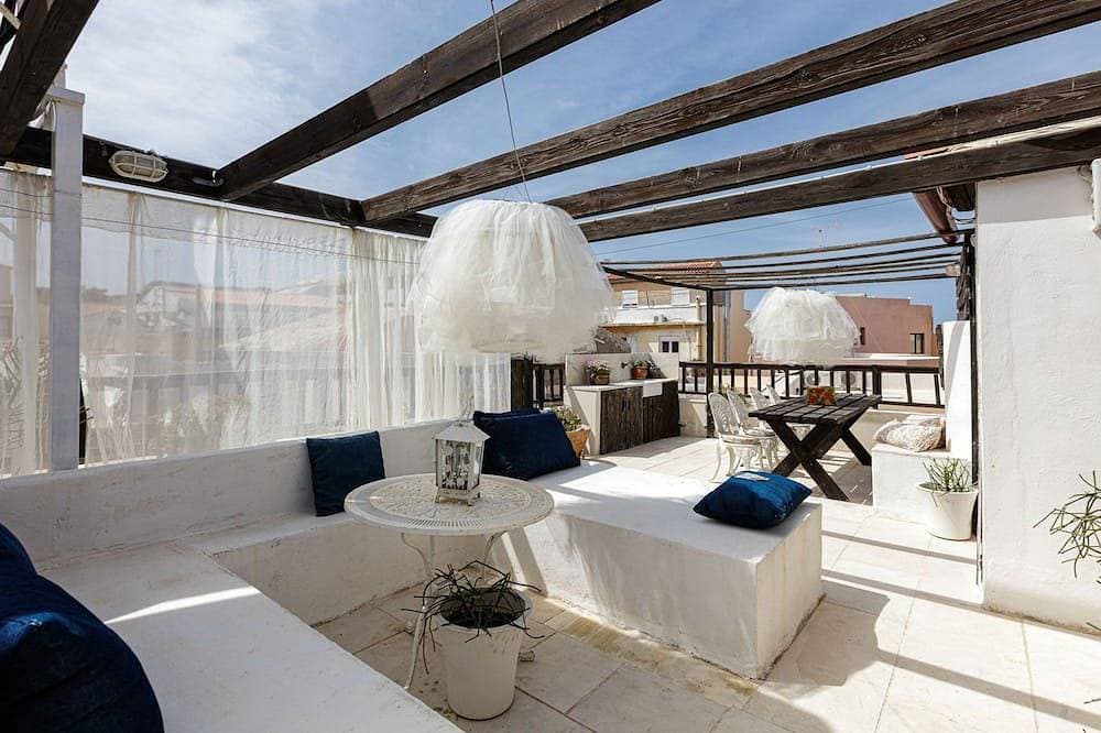 Antonia's Pink apartment - Old town view 1
