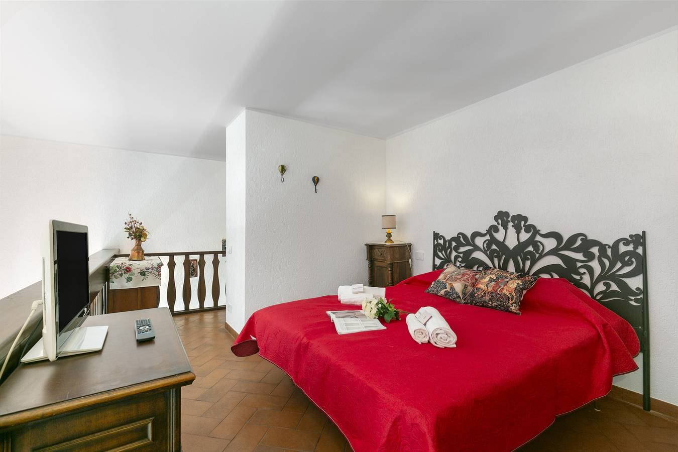 Foto 5 von 19: Albert's Castle Apt by Lake Maggiore