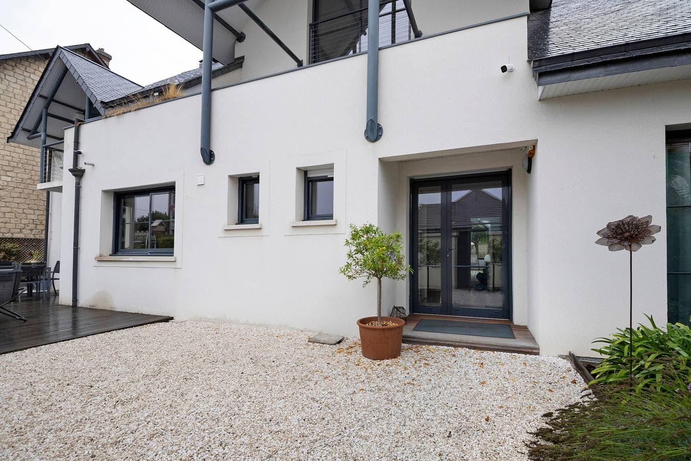 Foto 11 von 25: Bed and Breakfast 'Chambre Black and White' mit Gemeinschaftsterrasse, Balkon und WLAN