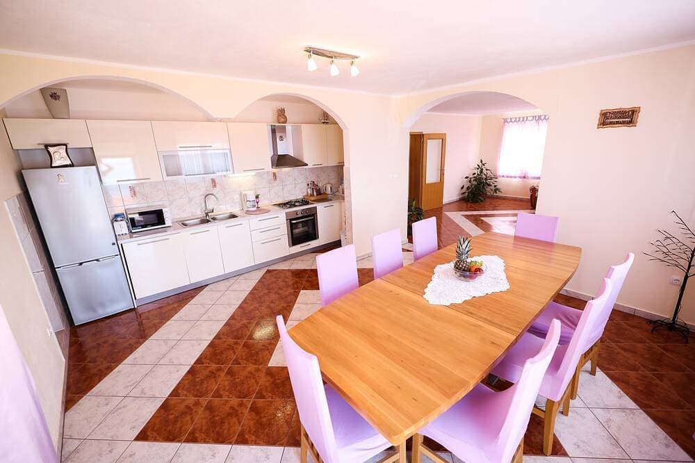 Foto 8 von 13: 3-Zimmer-Ferienwohnung mit Terrasse und Meerblick Kozjaca, Paklenica