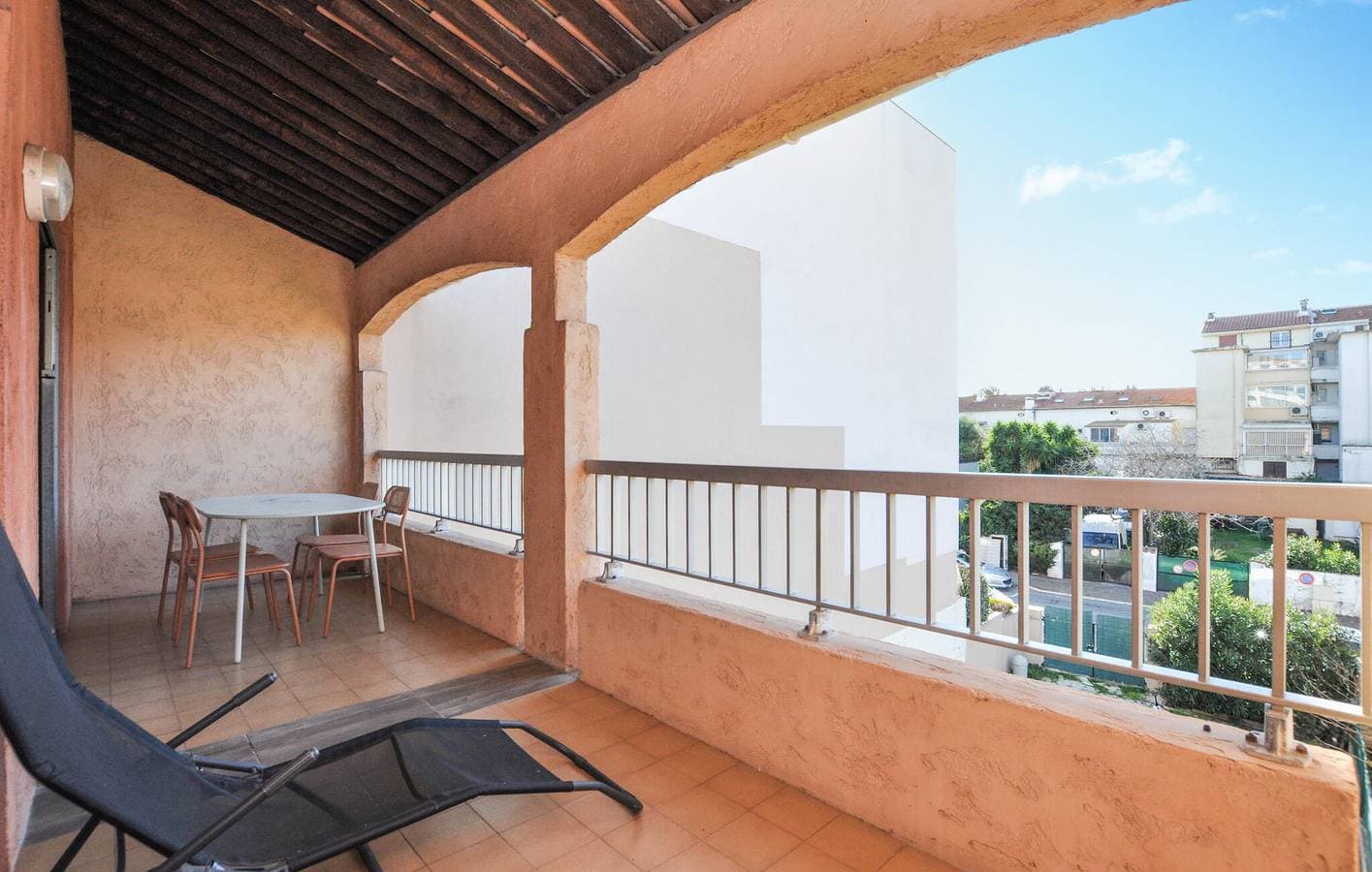 Foto 12 von 18: Modernes Apartment mit Terrasse und Parkplatz, 1,5 km zum Strand