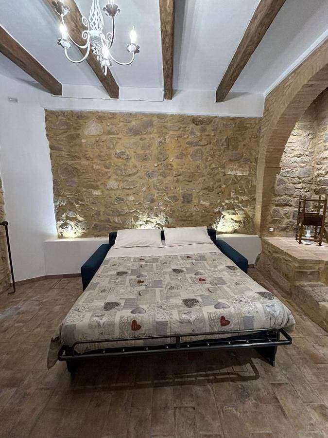 Borgo di Mezzo 1