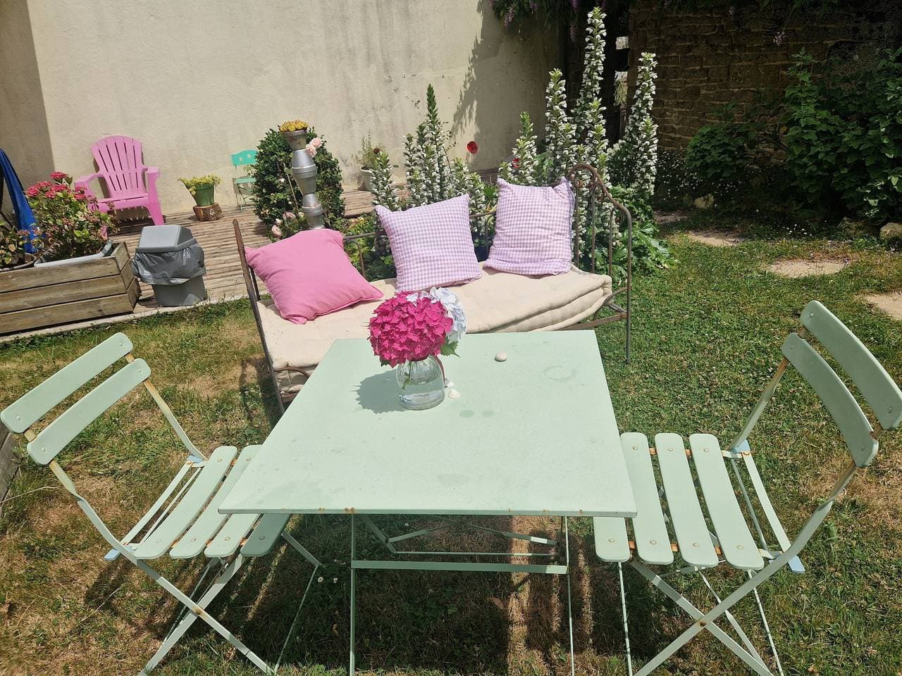 Foto 6 von 34: Gästezimmer 'Chambre Magnolia' mit gemeinschaftlichem Pool, Terrasse und WLAN