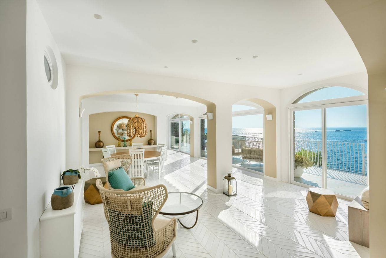 Foto 5 von 62: Villa Stunning view on the sea of Naples with private pool and beach access