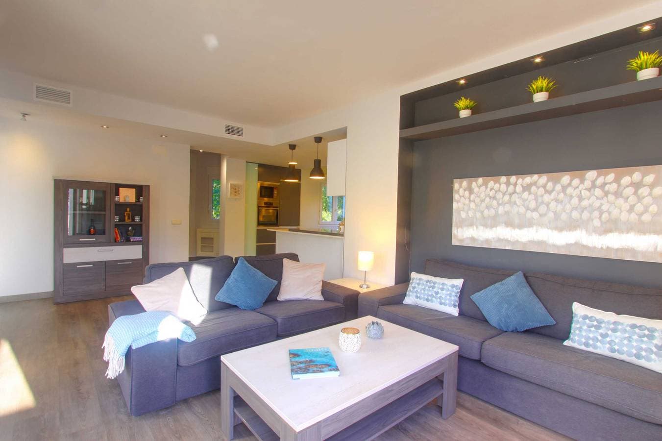 Foto 2 von 34: 2036 Spacious Golden Beach Penthouse with Sea View