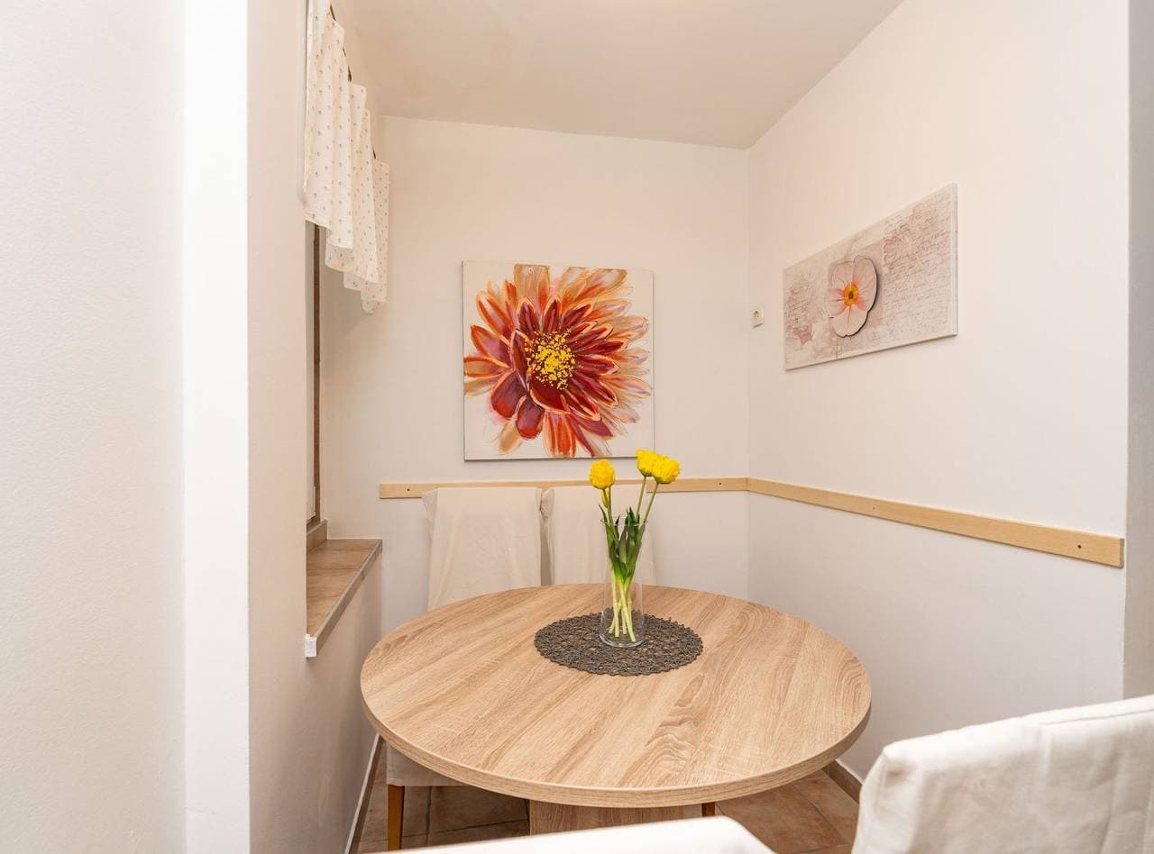 Foto 9 von 50: Apartment Lolo - Two Bedroom Apartment with Loggia and Street View
