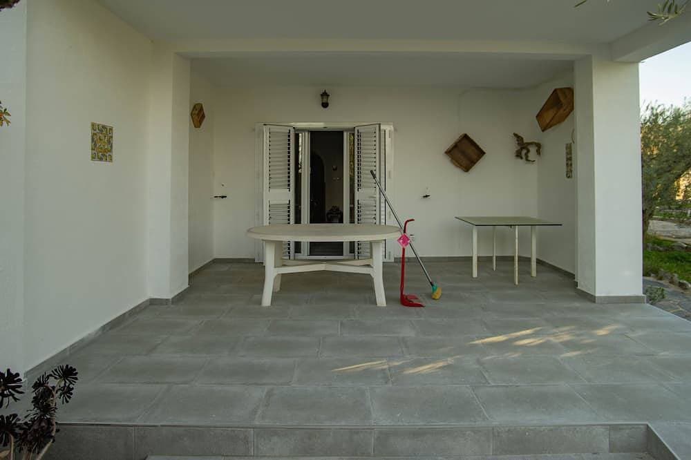 25m2 Veranda, 1000m2 Garten, Grill, Parkplatz mit Kameras und WIFI 1