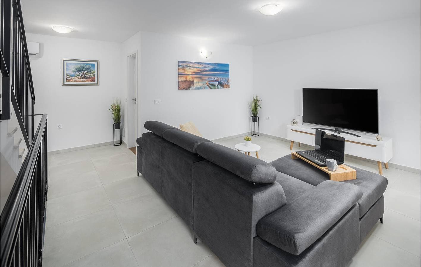 Foto 5 von 33: Gemütliche 1-Zimmer-Wohnung mit Pool, WLAN und Parkplatz in Anzici