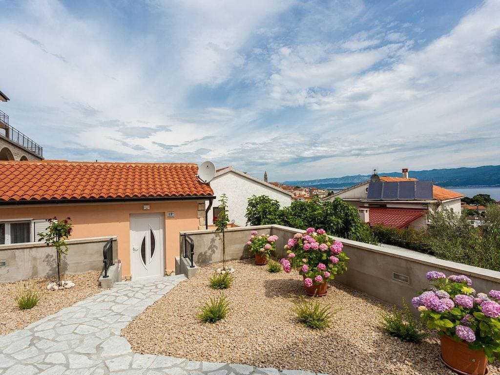 Foto 2 von 28: Ferienhaus in Vrbnik mit Schwimmbecken