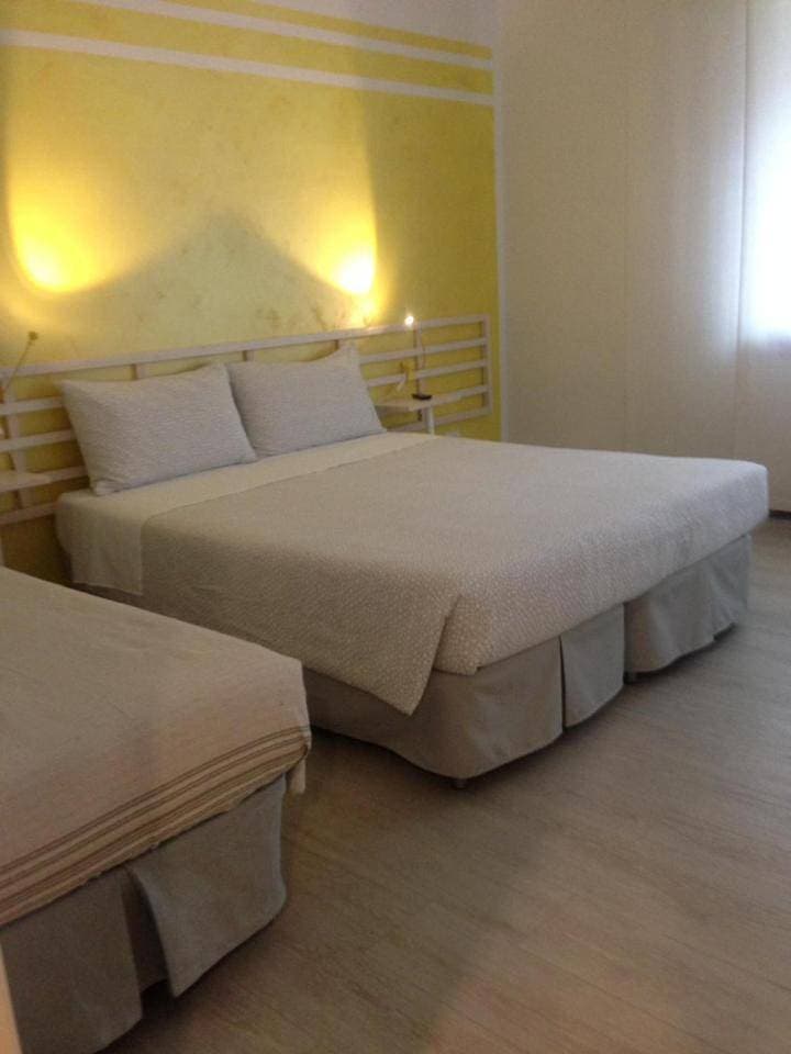 Foto 8 von 15: Basic Triple Room with Shared Bathroom