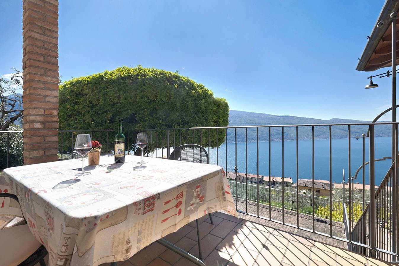 Foto 3 von 34: Ferienwohnung 'Rustico Spagnol 3' mit Seeblick, Pool und WLAN