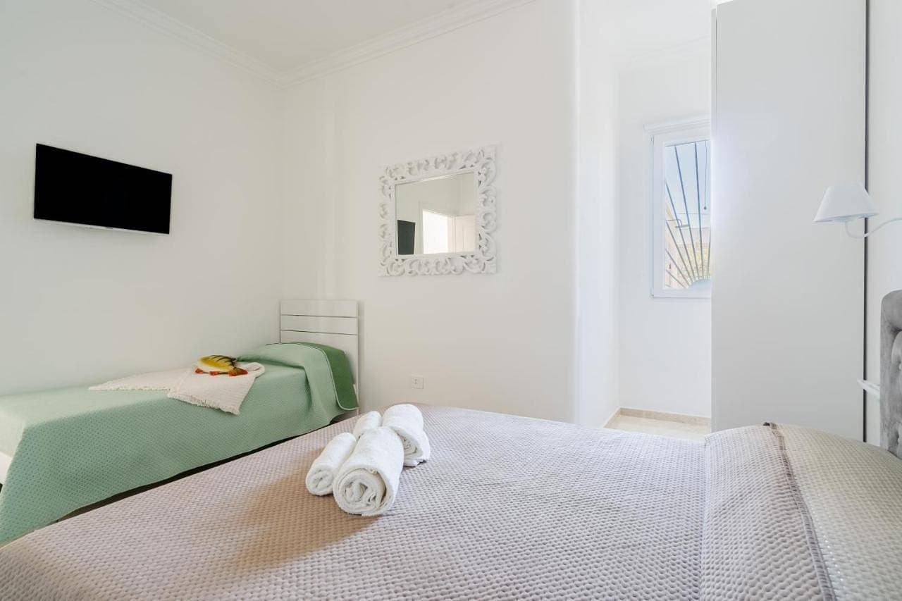 Foto 5 von 45: Two-Bedroom Apartment