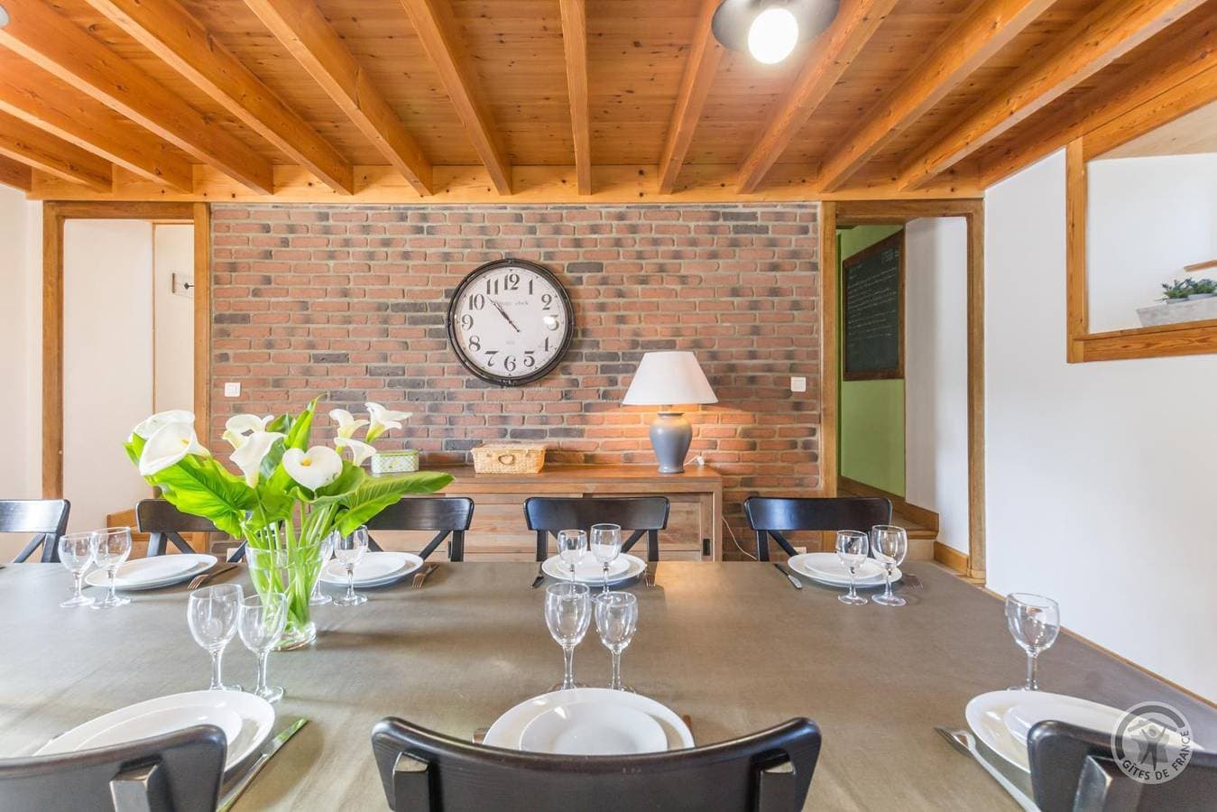 Foto 7 von 21: Geräumige 171m² Gite: Zu Fuß nach Saint-Germain-des-Vaux!