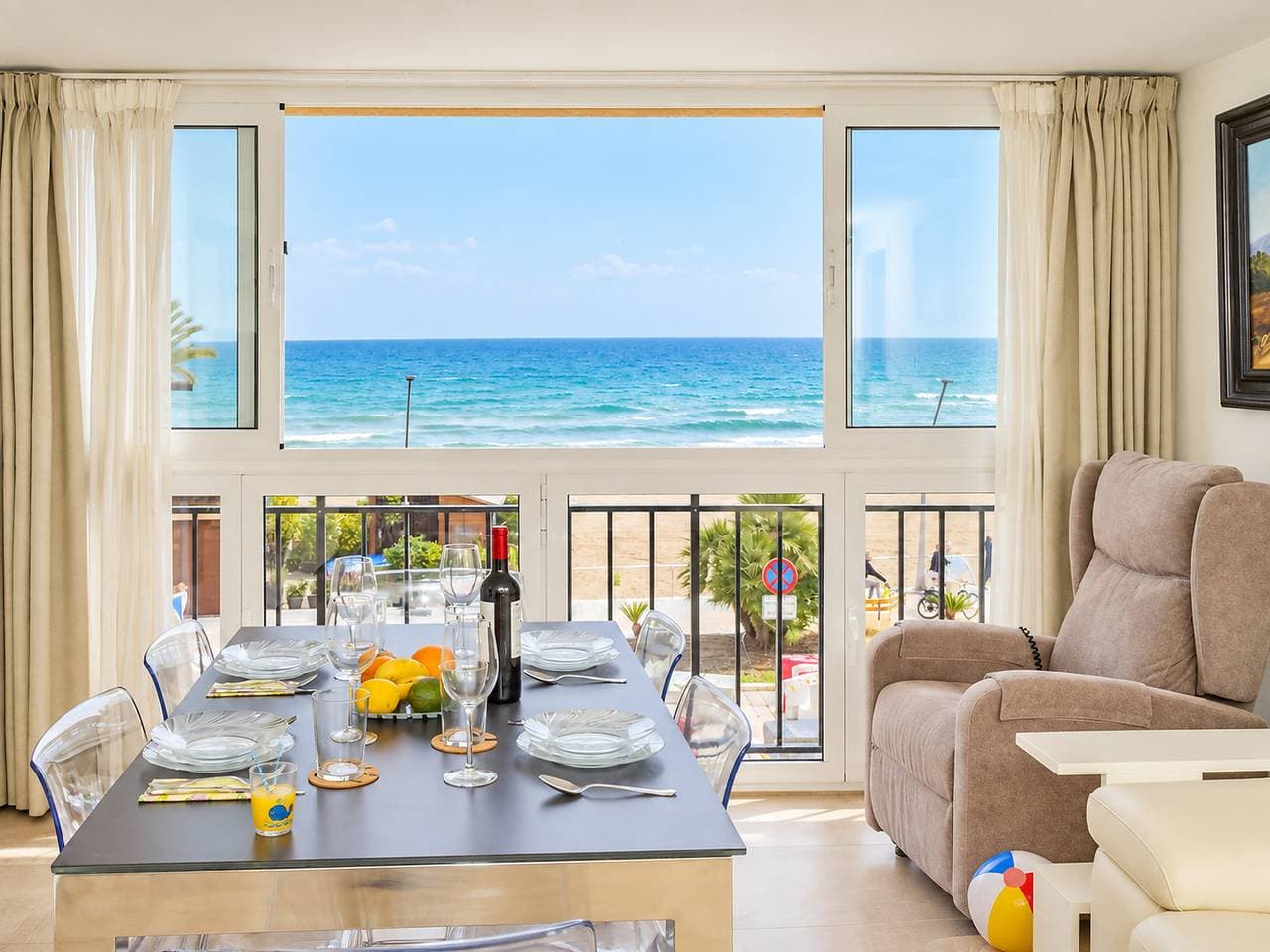 Foto 2 von 52: Cubo's Estepona Oceanview Apartment & Free Parking