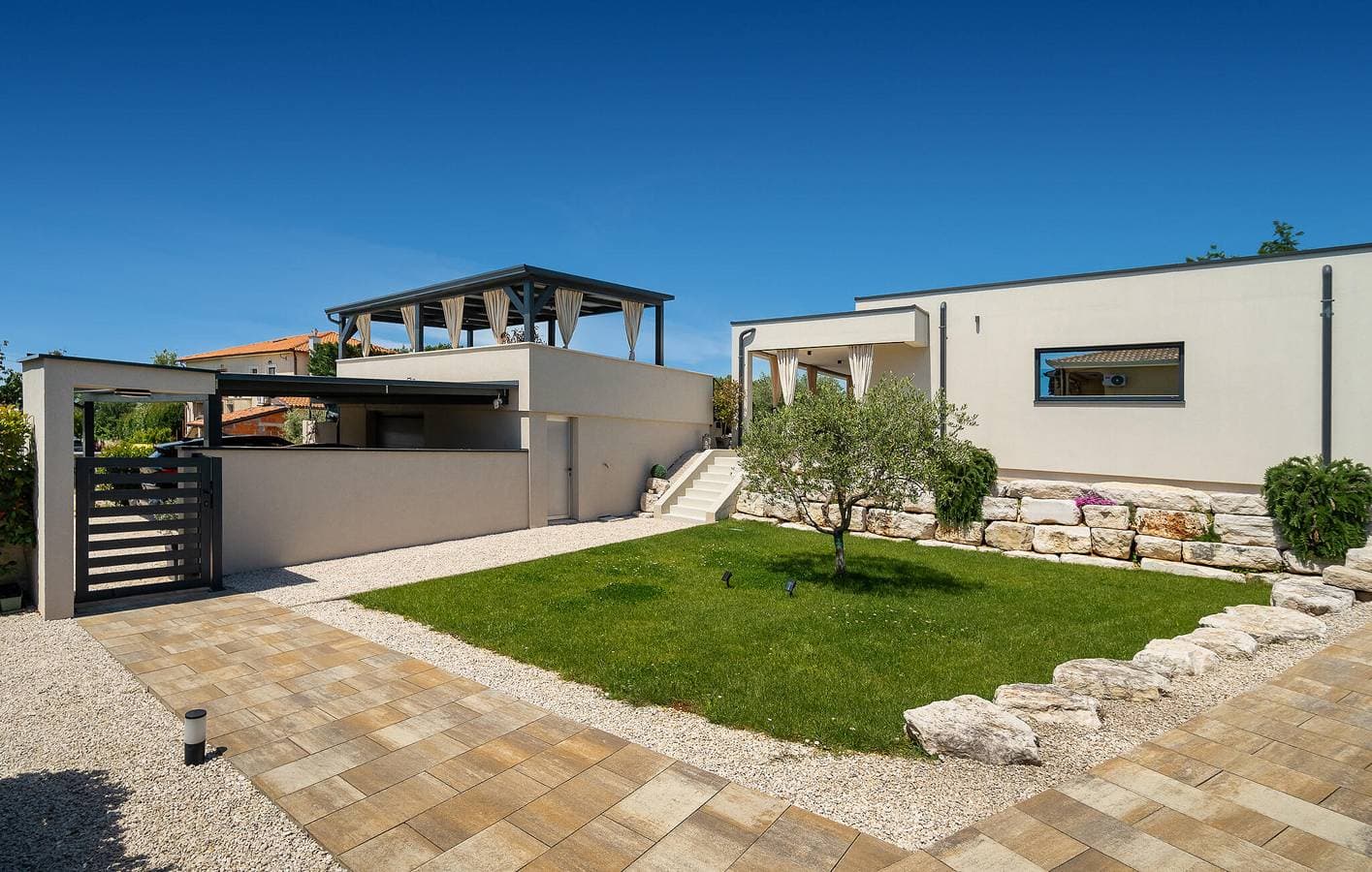 Gemütliche Ferienwohnung mit Pool, WLAN und Parkplatz in der Nähe des Stadtzentrums und von Captain Morgan 1