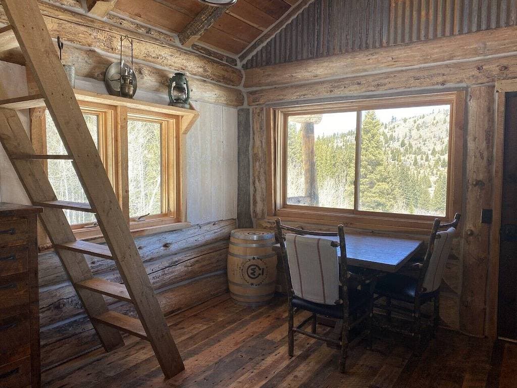 Foto 6 von 13: Fallensteller-Hütte auf der Firetower Ranch