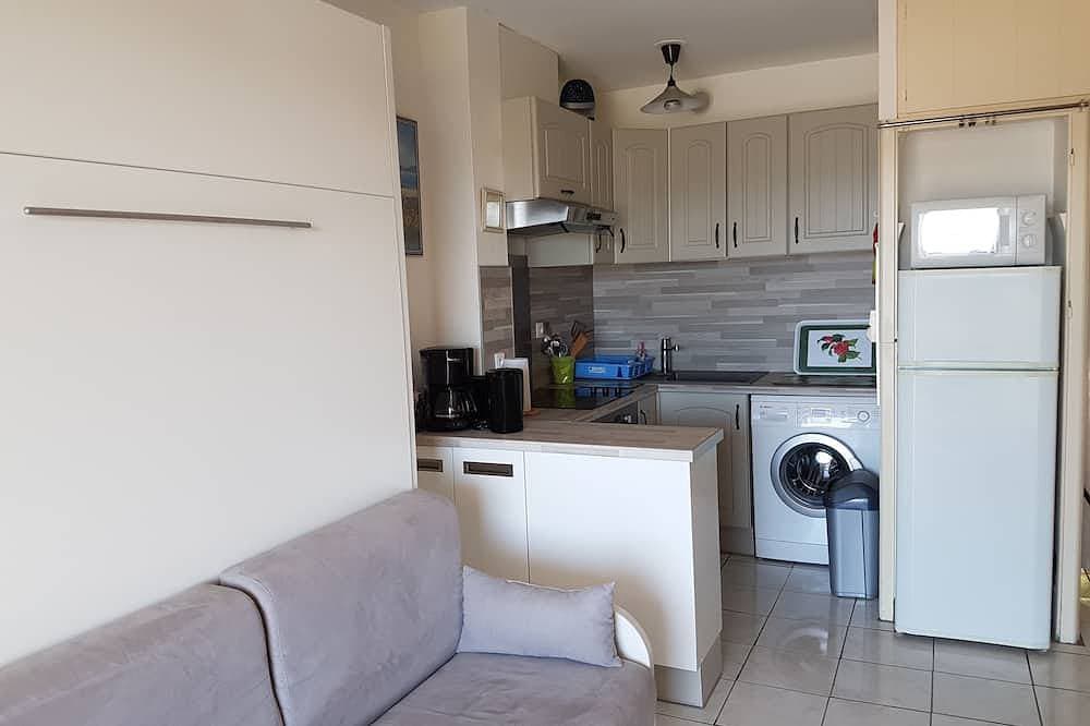 Foto 8 von 16: Studio mit Balkon mit Meerblick für 4 Pers. ruhig mit pool, parkplatz und keller