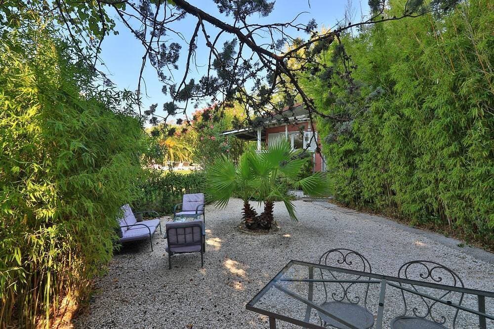 Charming Cottage in a private residence with pool - Beaches walking distance 1