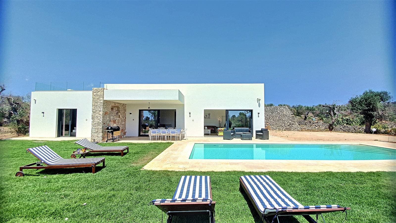 Foto 2 von 40: Moderne Traumvilla m. beheiztem Pool, 1km vom Meer