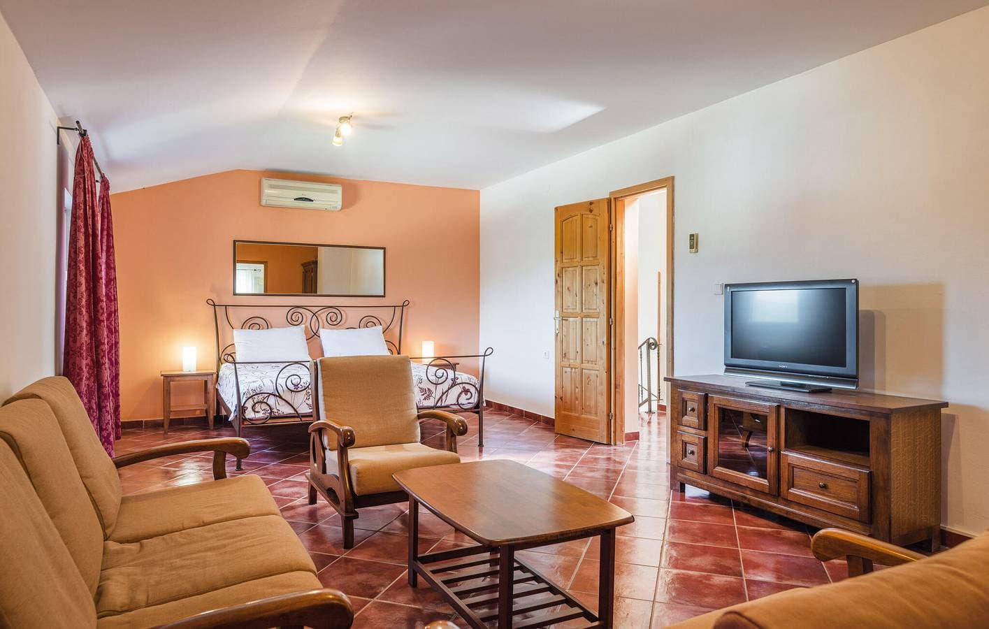 Foto 8 von 44: Gemütliche 1-Zimmer-Wohnung mit Pool und WLAN in Karojba